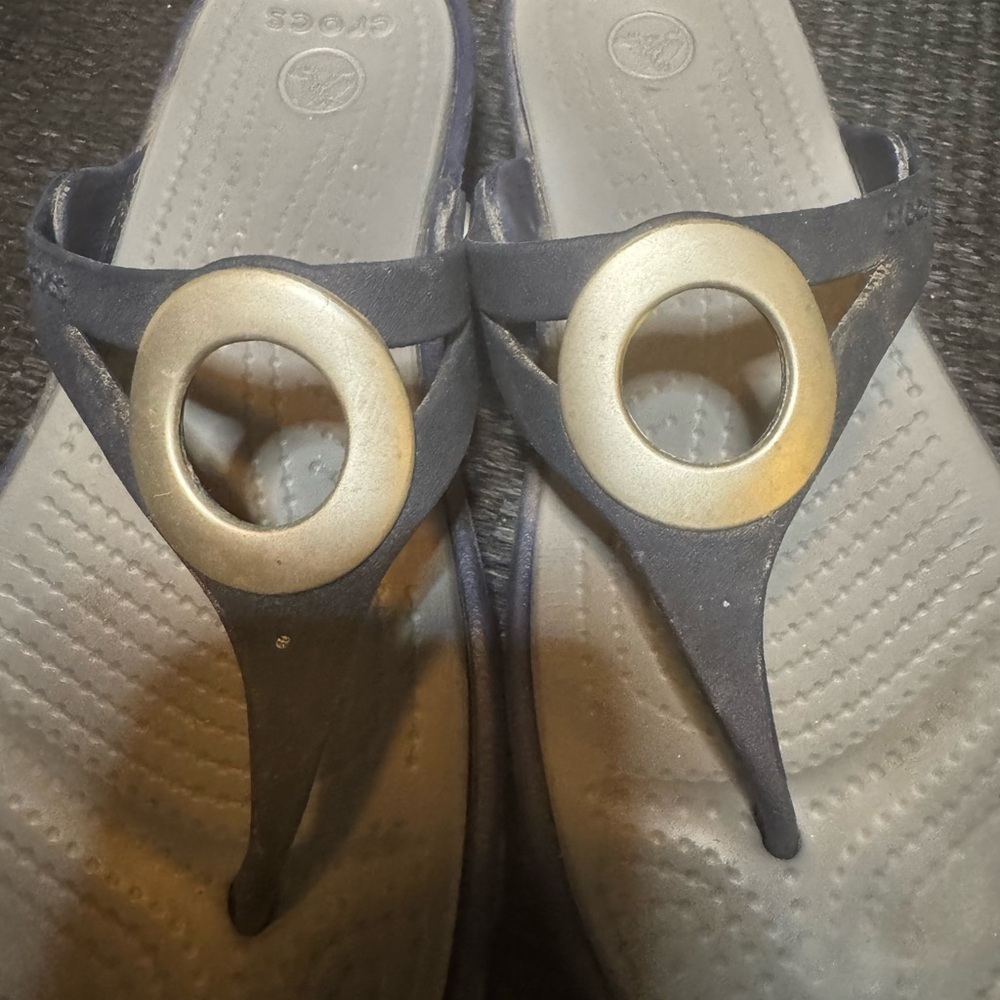 CROCS Blue and Gold Sandals with Ergonomic Design - Picture 6 of 6